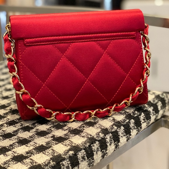 SOLD ‼️ Chanel Red Satin Clutch Purse - Picture 3 of 4